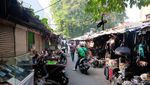 Beragam Harta Karun di Pasar Loak Jatinegara