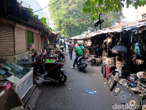 Berburu Harta Karun Murah Meriah di Jatinegara, Ada Apa Saja?