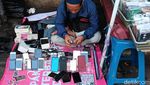Beragam Harta Karun di Pasar Loak Jatinegara