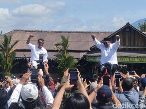 Naik Dodombaan, Helmi-Yudi Daftar ke KPU Maju Pilbup Garut 2024