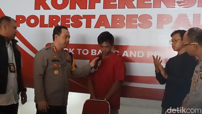 Pelaku yang menjambret wanita di Palembang hingga patah kaki saat dihadirkan dalam ungkap kasus
