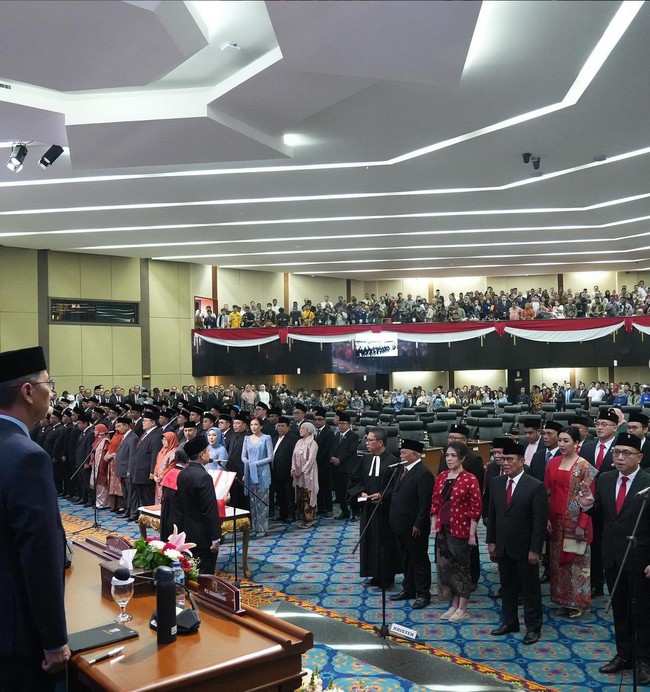 Tina Toon dilantik menjadi anggota Dewan Perwakilan Rakyat Daerah (DPRD) DKI Jakarta, setelah meraih suara tertinggi di Pileg DPRD Dapil DKI Jakarta II.  Foto: Instagram/@tinatoon101