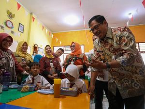 Atasi Kemiskinan, Pj Gubernur Jateng Galakkan Bantuan Makanan Bergizi