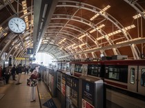 Hampir 60 Ribu Orang Naik LRT Jabodebek Saat HUT TNI!