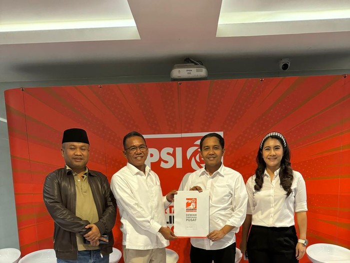 Penyerahan B.1-KWK PSI ke pasangan Rico Waas-Zakiyudin Harahap di DPP PSI (Foto: Dok. Istimewa)