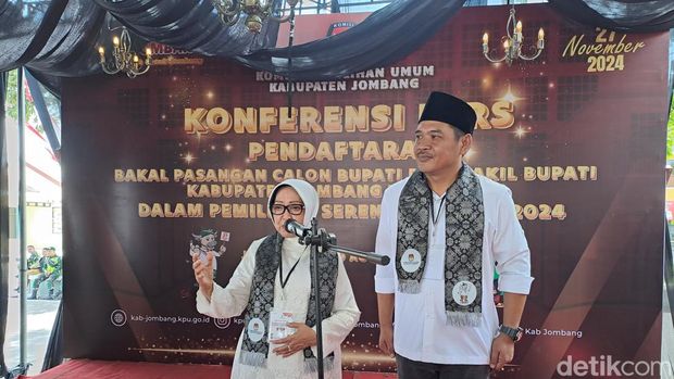 Petahana Mundjidah-Sumrambah daftar pertama di KPU Jombang