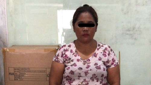 Polisi menangkap IRT di Mataram karena menjual sabu di dekat rumah, Selasa (27/8/2024).