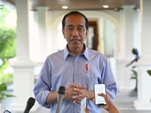 Pakai Kemeja Biru Muda Khas Prabowo-Gibran, Begini Kata Jokowi