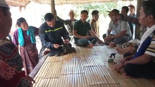 Proses mediasi keluarga korban dengan dukun cabul di Lombok Barat, NTB.