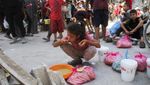 Sedih! Melihat Anak-anak Gaza Antre Makan