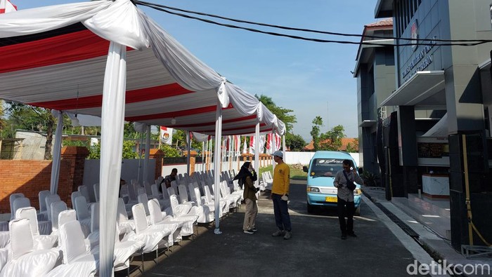 Suasana kantor KPU Kabupaten Cirebon jelang pendaftaran calon Bupati dan Wakil Bupati Cirebon