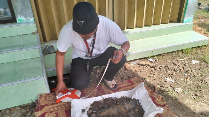 Temuam mortir di Desa Buniasih, Kecamatan Pancatengah, Kabupaten Tasikmalaya, Selasa (27/8/2024).