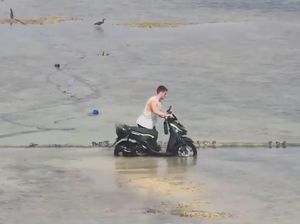 Viral WNA Bawa Motor ke Tengah Laut untuk Seberangi Nusa Ceningan-Lembongan