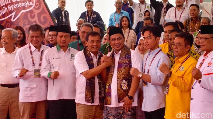 Ahmad Luthfi dan Gus Yasin di Kantor KPU Jateng, Semarang, Rabu (28/8/2024).