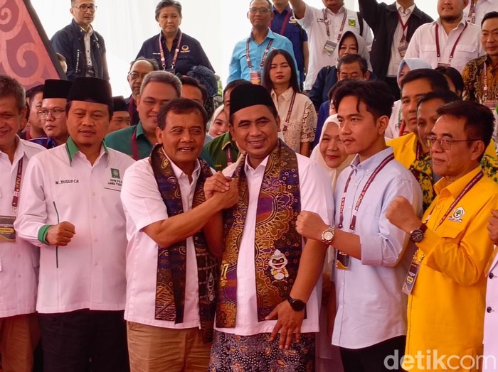 Ahmad Luthfi dan Gus Yasin di Kantor KPU Jateng, Semarang, Rabu (28/8/2024).