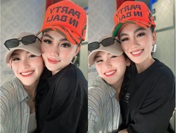 Gaya Ayu Ting Ting Pamer Foto Bareng Agnez Mo, Pelukan Bak Bestie