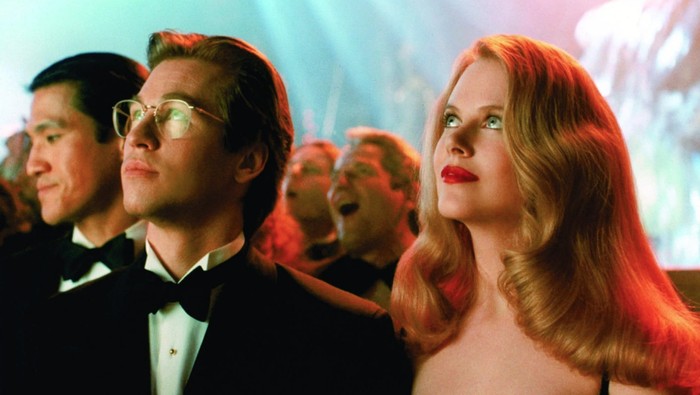 Batman Forever Cuplikan adegan Val Kilmer dan Nicole Kidman di Batman Forever.