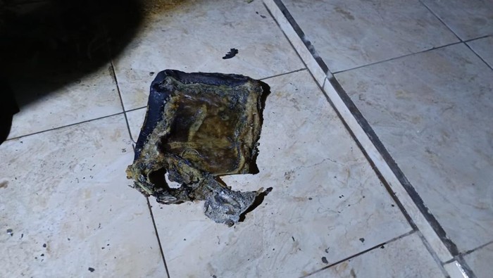 Benda diduga molotov yang ditemukan polisi di rumah salah seorang warga Bambanglipuro, Kabupaten Bantul, DIY, Selasa (27/8/2024) dini hari.