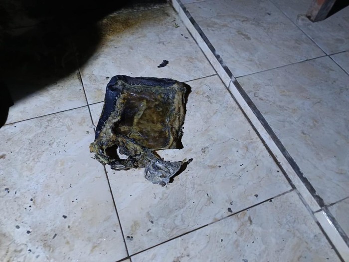 Benda diduga molotov yang ditemukan polisi di rumah salah seorang warga Bambanglipuro, Kabupaten Bantul, DIY, Selasa (27/8/2024) dini hari.