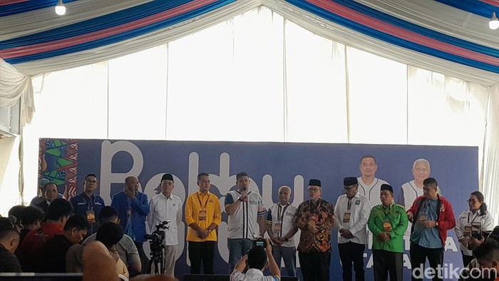 Bobby-Surya di Rumah Pemenangan sebelum daftar ke KPU Sumut. (Nizar Aldi/detikSumut)