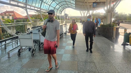 Bule Ukraina dideportasi dari Bali karena suka menyelinap masuk ke kamar hotel tanpa izin.