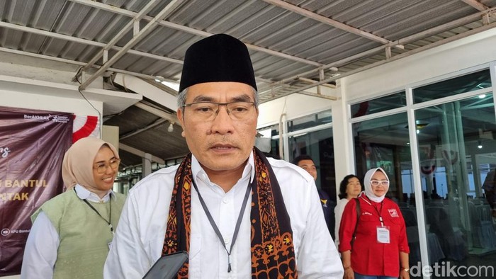Bupati petahana Bantul Abdul Halim Muslih saat pendaftaran Pilkada Bantul 2024, Rabu (28/8/2024).