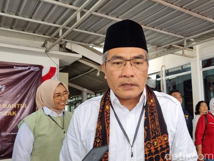 Bupati petahana Bantul Abdul Halim Muslih saat pendaftaran Pilkada Bantul 2024, Rabu (28/8/2024).