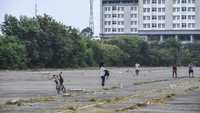Salah satunya lapangan parkir C3 Kemayoran untuk menampung sekitar 1.800 bus yang membawa umat Katolik.