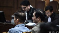 Dalam perkara ini, Robert Indarto selaku Direktur Utama PT Sariwiguna Binasentosa (SBS), Suwito Gunawan selaku Komisaris PT SIP, dan Rosalina selaku General Manager PT TIN didakwa terlibat dalam kasus korupsi timah yang merugikan negara Rp 300 triliun.