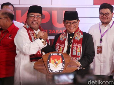 Cagub Cawagub Jakarta Pramono Anung dan Rano Karno tiba di gedung KPUD Jakarta, Rabu (28/8/2024). Mereka mendaftar sebagai Cagub dan Cawagub untuk Pilkada Jakarta 2024