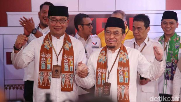 Pasangan Cagub Cawagub Jakarta, Ridwan Kamil dan Suswono tiba di gedung KPUD Jakarta, Rabu (28/8/2024).