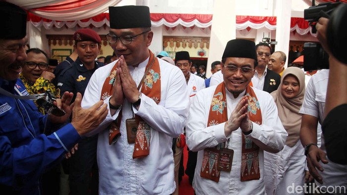 Pasangan Cagub Cawagub Jakarta, Ridwan Kamil dan Suswono tiba di gedung KPUD Jakarta, Rabu (28/8/2024).