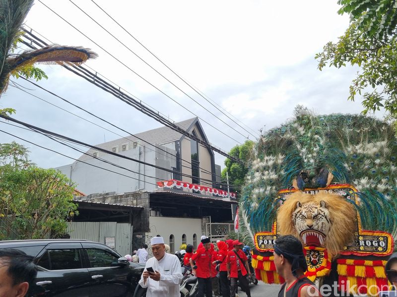 Eri-Armuji daftar Pilwali Surabaya 2024.
