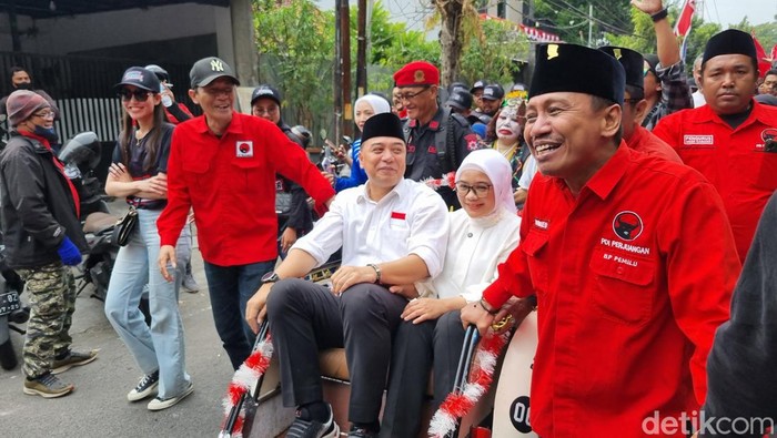 Eri-Armuji daftar Pilwali Surabaya 2024.