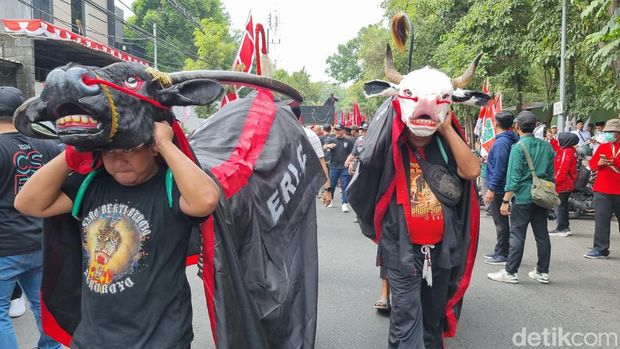 Eri-Armuji daftar Pilwali Surabaya 2024.