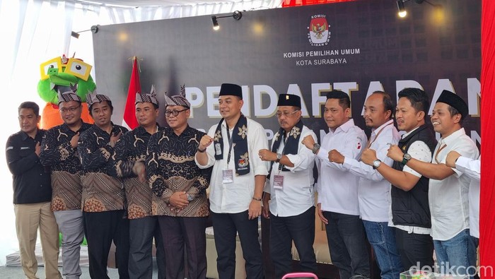Eri-Armuji resmi daftar ke KPU Surabaya