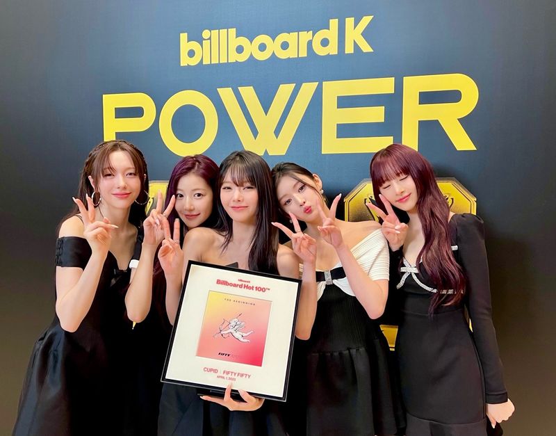 FIFTY FIFTY Tampil dengan Personel Baru, Terima Penghargaan Lagu 'Cupid'