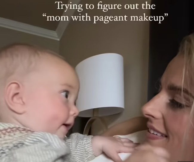 Meskipun sering disebut sebagai “trad wife, Hannah mengungkapkan bahwa ia tidak sepenuhnya mengidentifikasi dirinya dengan julukan tersebut. “Banyak dari kita memiliki anak, dan saya tidak merasa ada yang perlu ditutup-tutupi dengan menunjukkan bahwa saya baru saja melahirkan,” ungkapnya dalam sebuah wawancara dengan New York Times, merespons pertanyaan mengenai kehidupannya yang rumit sebagai ibu rumah tangga tradisional di era modern. Foto: dok. Instagram @ballerinafarm