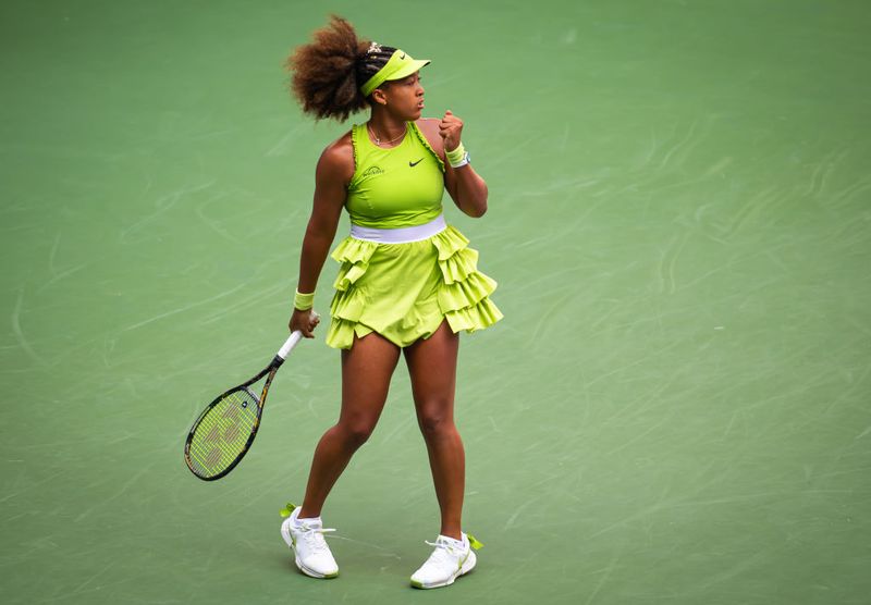 Foto Naomi Osaka di US Open 2024 NEW YORK, NEW YORK - AUGUST 27: Naomi Osaka of Japan in action against Jelena Ostapenko of Latvia in the first round on Day 2 of the US Open at USTA Billie Jean King National Tennis Center on August 27, 2024 in New York City (Photo by Robert Prange/Getty Images)