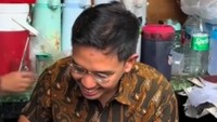 Pejabat kesultanan ini lebih suka makan di warung-warung sederhana. Menunya juga cenderung ke masakan rumahan, seperti sayur lodeh hingga sambal. Foto: TikTok dan Instagram