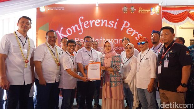 Haru-Dhani saat daftar ke KPU.