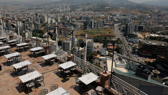 Hotel-hotel di Beirut Sepi Terdampak Ketegangan Hizbullah-Israel A general view shows an empty lobby at the Hilton Beirut Metropolitan Palace, in Beirut, Lebanon, August 19, 2024. REUTERS/Amr Alfiky