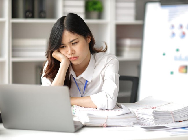 Asian women who are serious about working in the office are stressed by working too hard and missing deadlines.