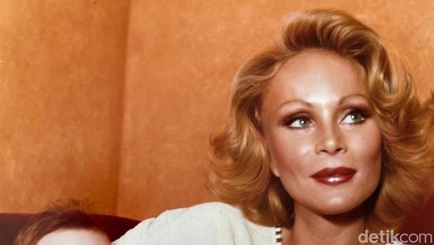 Instagram @jocelynewildenstein