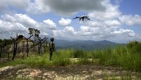 Jumlah korban tewas warga sipil di Jammu telah mencapai 12 orang dalam enam bulan pertama tahun ini, sama dengan jumlah korban sepanjang tahun sebelumnya. Sebagai tanggapan, militer India telah mengintensifkan patroli dan operasi kontrapemberontakannya. Mereka mengerahkan pasukan tambahan, termasuk ratusan dari pasukan khusus, dan mendirikan pos dan kamp baru. Mereka juga mendatangkan pesawat nirawak, helikopter, dan anjing pelacak untuk memerangi militan di medan yang terjal.