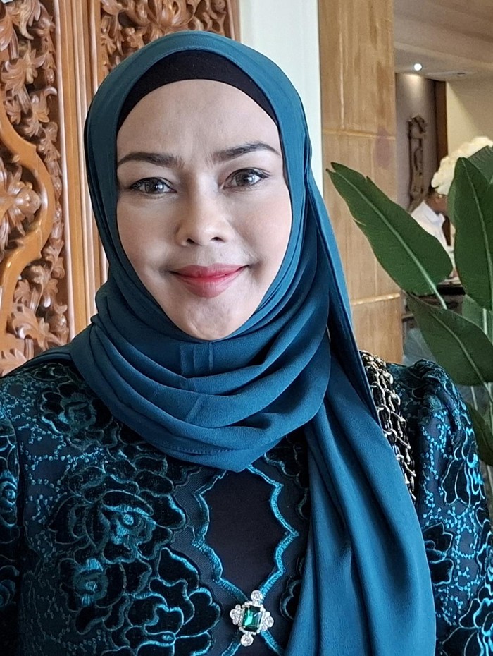 Iyeth Bustami tiba di Pekanbaru. (Raja Adil Siregar/detikSumut) Iyeth Bustami tiba di Pekanbaru. (Raja Adil Siregar/detikSumut)