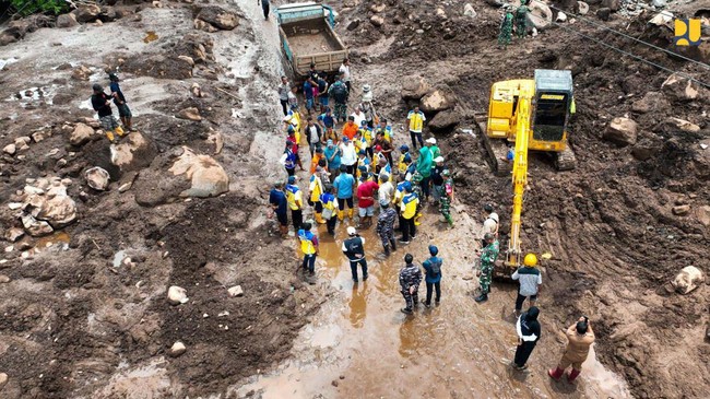 Kementerian PUPR Terjunkan Alat Berat Tangani Kerusakan Infrastruktur di Ternate