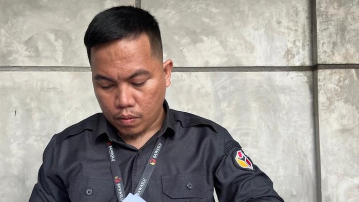 Ketua Bawaslu Mamuju, Rusdin.