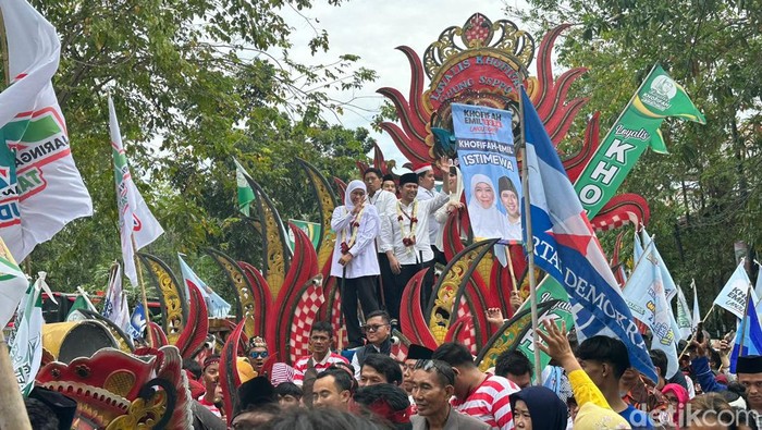 Khofifah-Emil daftar Pilgub Jatim 2024.