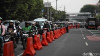Hari ini, ada dua pasangan calon yang diagendakan akan mendaftar ke KPU DKI Jakarta. Mereka adalah pasangan Ridwan Kamil-Suswono dan pasangan Pramono Anung-Rano Karno. Sementara pasangan Dharma-Kun akan mendaftar besok.